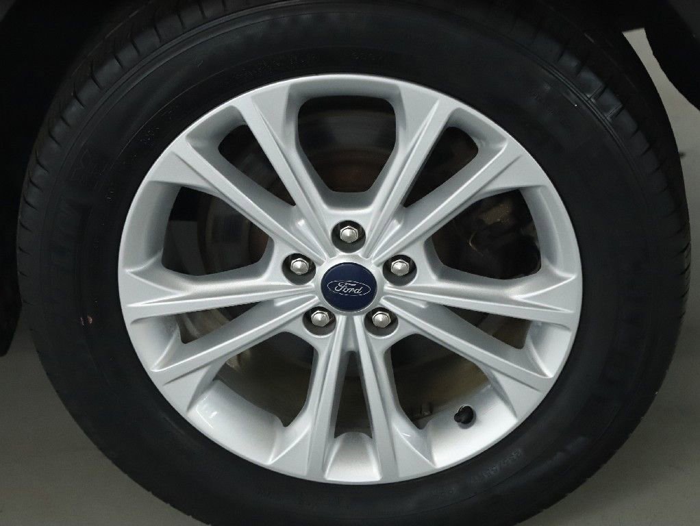 Used 2018 Ford Escape SE w/ Ford Safe & Smart Package image 39