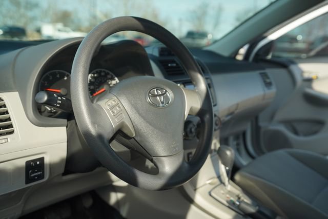 Used 2013 Toyota Corolla LE image 26