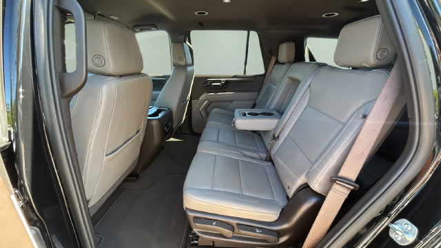 Used 2025 Chevrolet Tahoe LT AWD/4WD image 21