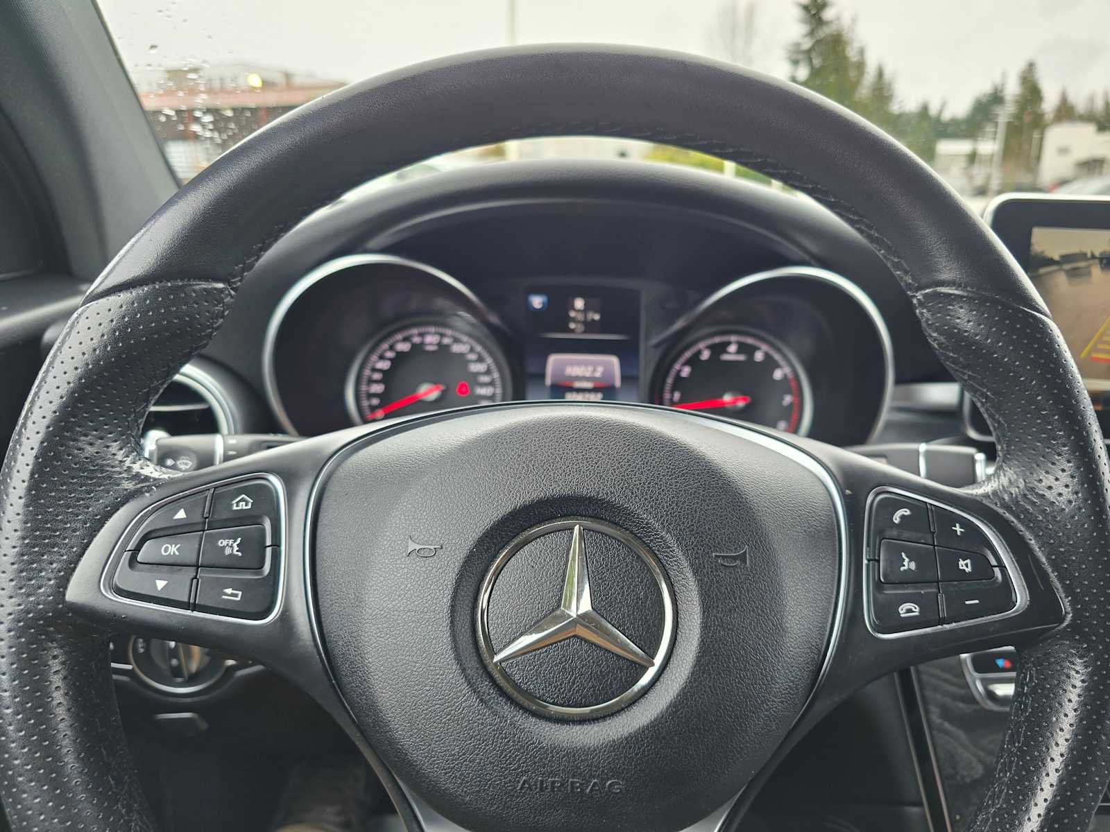 Used 2017 Mercedes-Benz GLC 300 4MATIC image 32