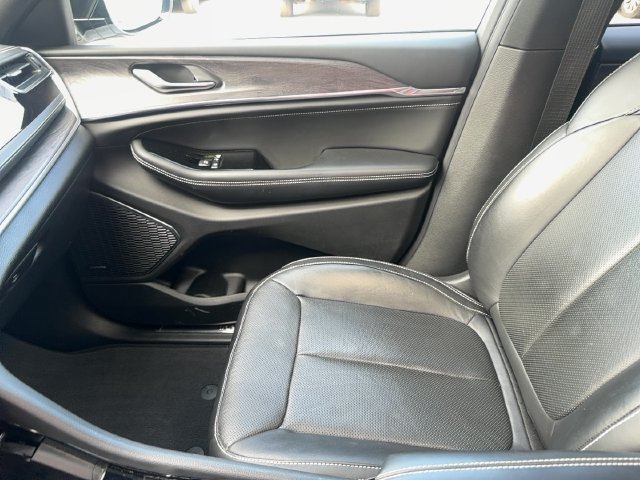 Used 2023 Jeep Grand Cherokee L Overland AWD/4WD image 30