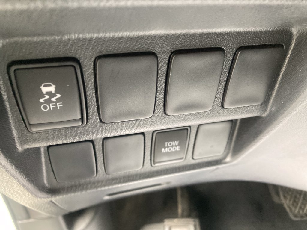 Used 2017 Nissan Pathfinder S AWD/4WD image 41