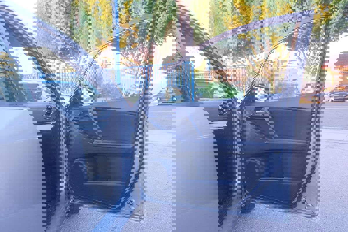 Used 2013 MAZDA MAZDA3 i Touring image 27