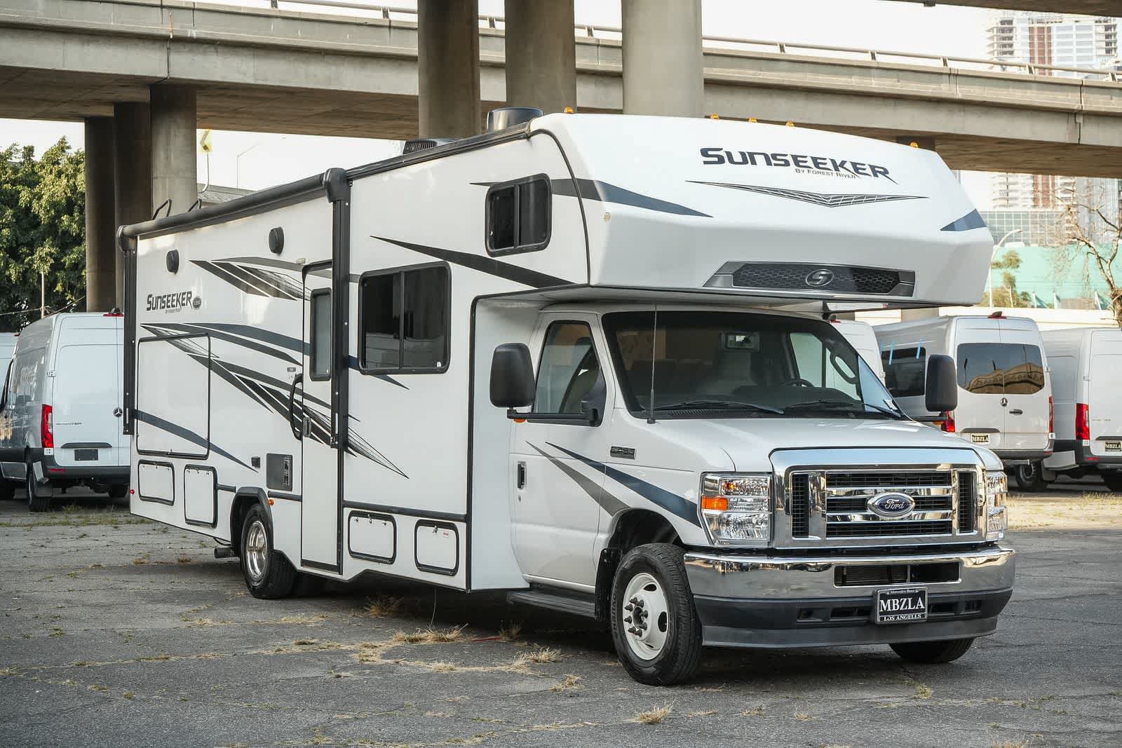 Used 2023 Ford E-450 and Econoline 450 Super Duty w/ Motorhome Prep Package RWD image 3