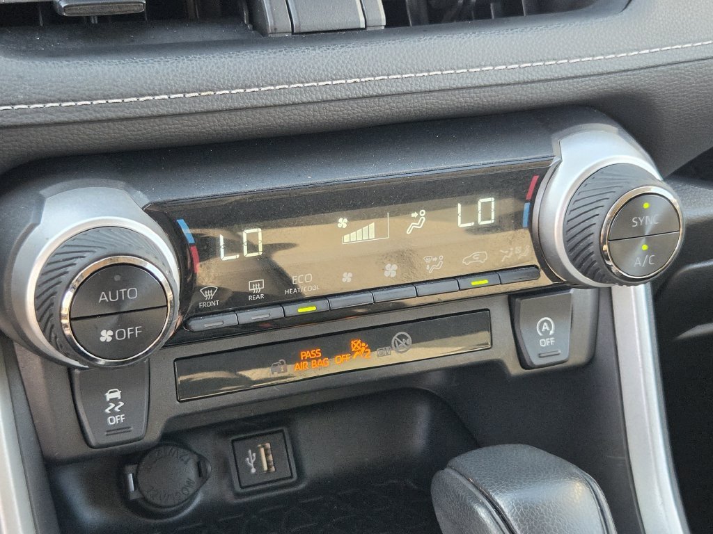 Used 2025 Toyota RAV4 XLE FWD image 20
