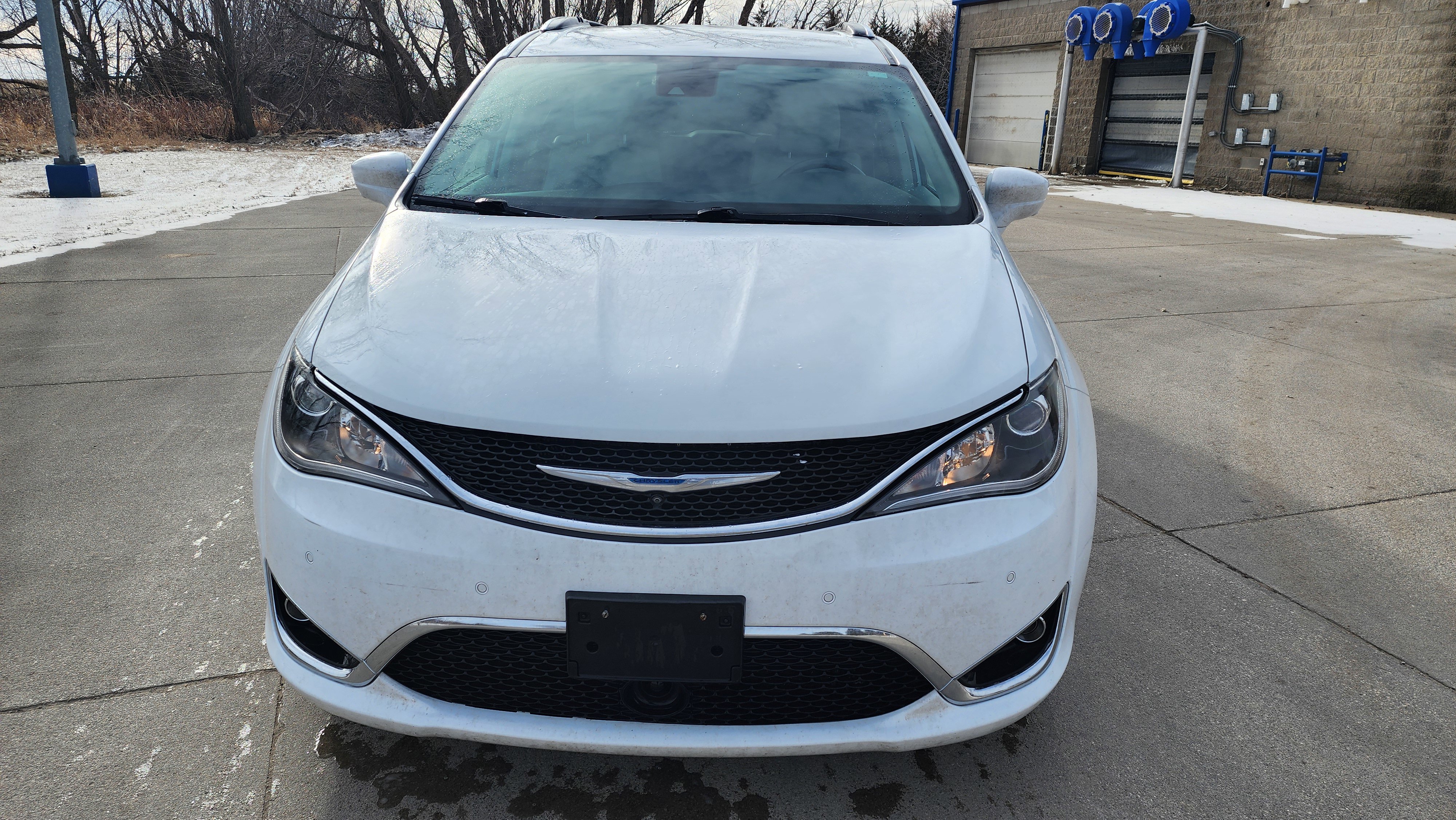 Used 2017 Chrysler Pacifica Touring-L Plus w/ Advanced Safetytec Group image 2