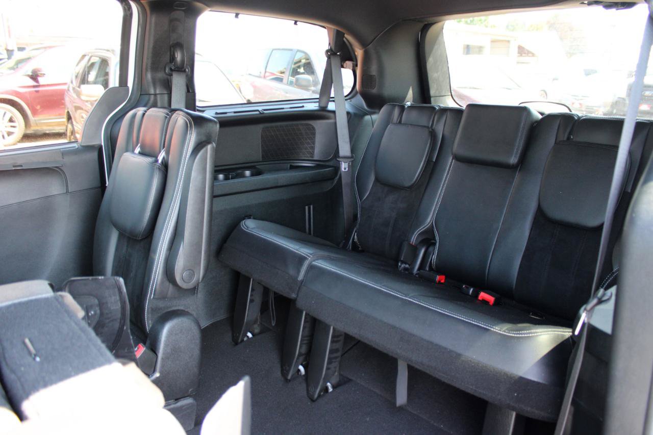 Used 2016 Dodge Grand Caravan SXT FWD image 15