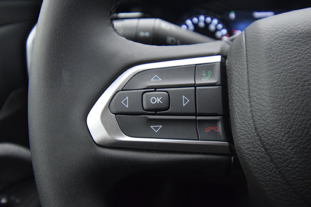 Used 2023 Jeep Compass Latitude w/ Convenience Group AWD/4WD image 16