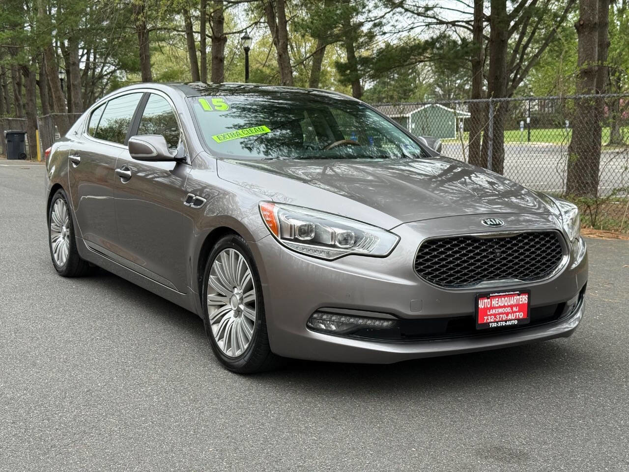 Used 2015 Kia K900 Premium w/ Interior Highline Package image 3