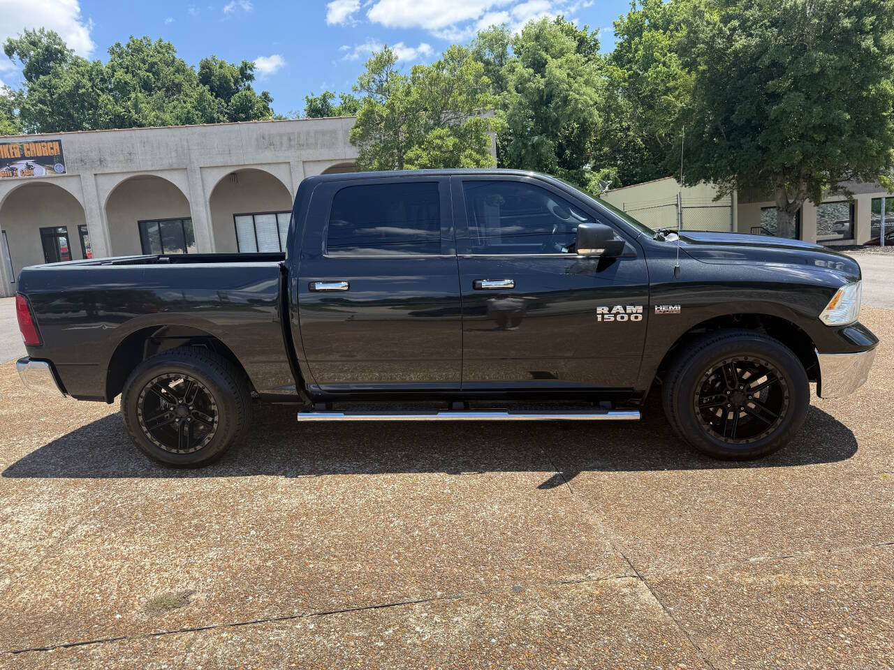 Used 2017 RAM 1500 Lone Star AWD/4WD image 3