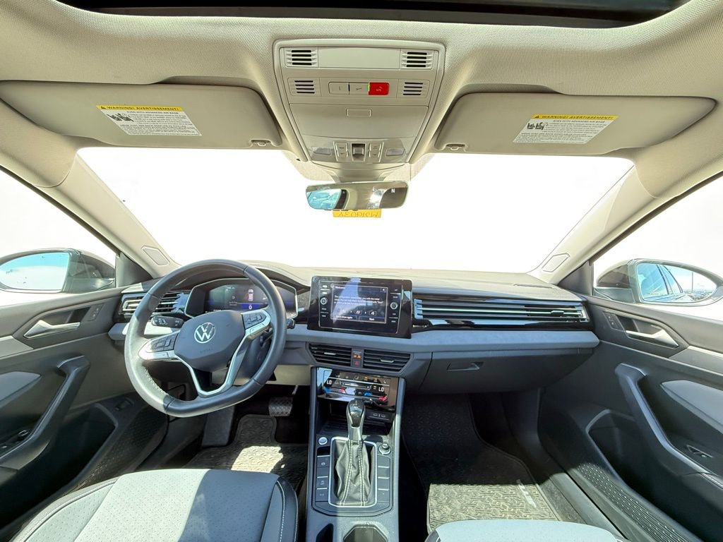 Used 2025 Volkswagen Jetta SE image 6