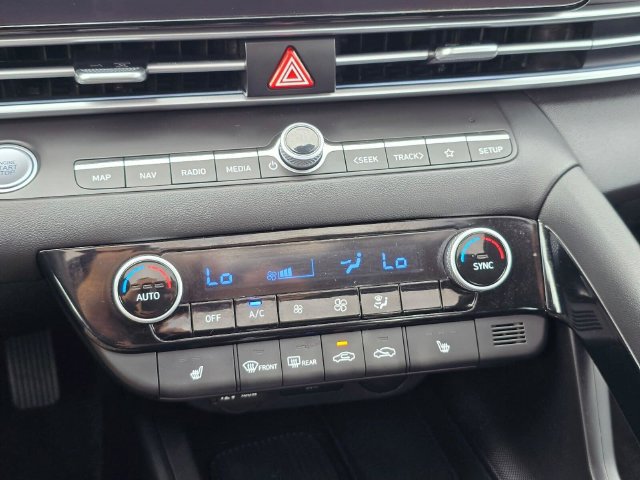 Used 2025 Hyundai Elantra SEL FWD image 25