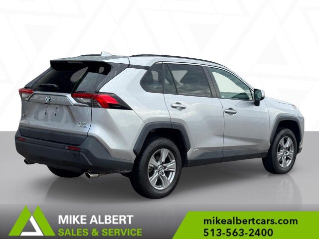 Used 2022 Toyota RAV4 XLE AWD/4WD image 4
