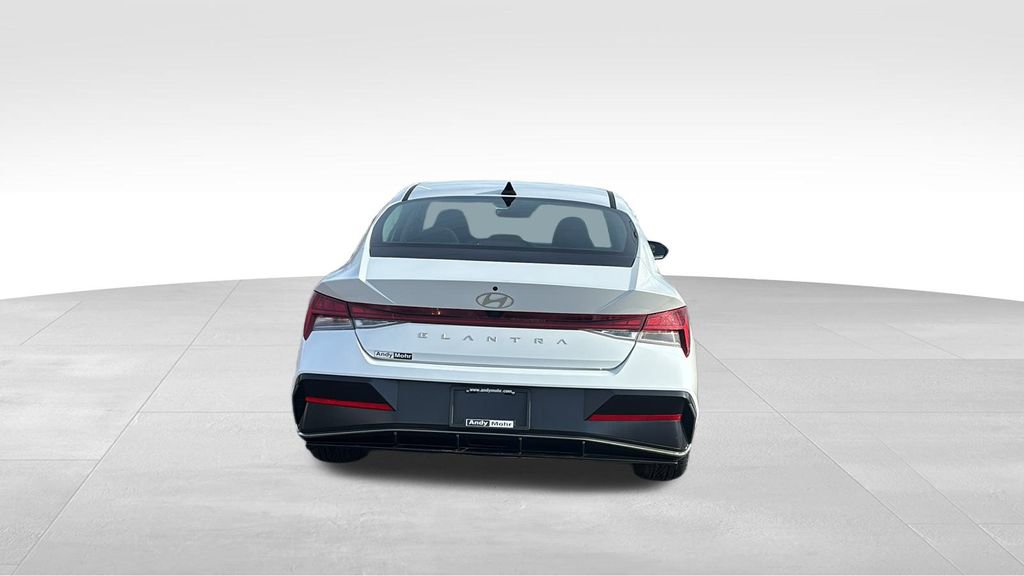 Used 2025 Hyundai Elantra SEL image 6