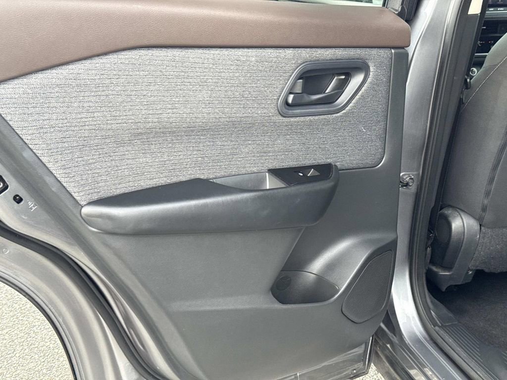 Certified 2023 Nissan Rogue S image 12