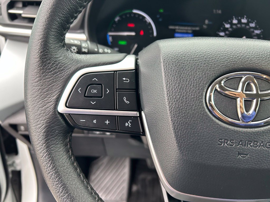 Used 2025 Toyota Sienna XLE w/ XLE Plus Package AWD/4WD image 13