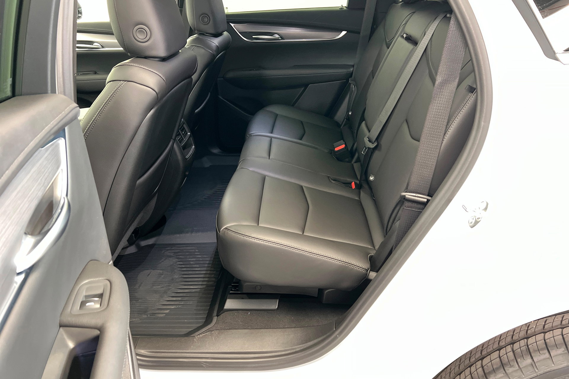 New 2026 Cadillac XT5 Luxury w/ LPO, Floor Liner Package AWD/4WD image 22