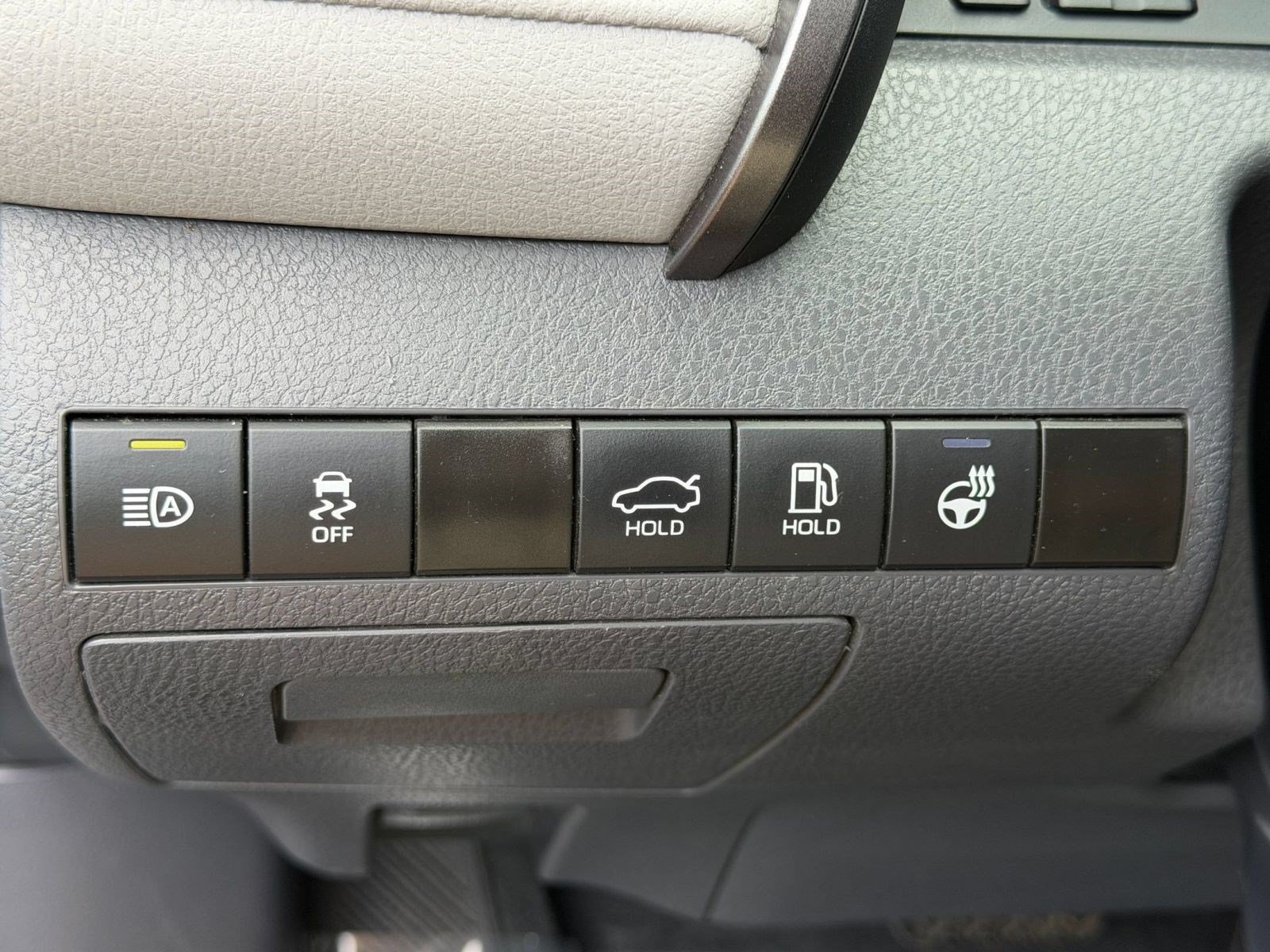 Used 2024 Toyota Camry SE w/ Cold Weather Package AWD/4WD image 17