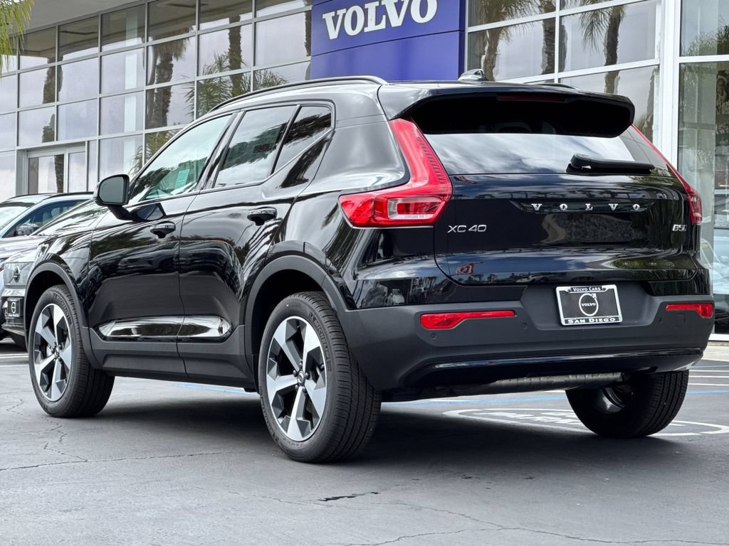 New 2026 Volvo XC40 B5 Core w/ Climate Package AWD/4WD image 3