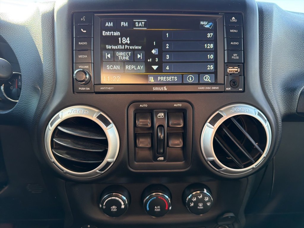 Used 2015 Jeep Wrangler Unlimited Rubicon w/ Connectivity Group image 32