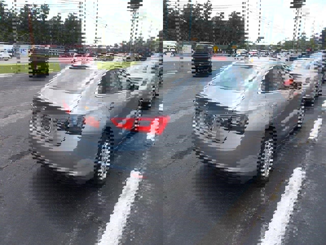 Used 2024 Chevrolet Malibu LT image 3