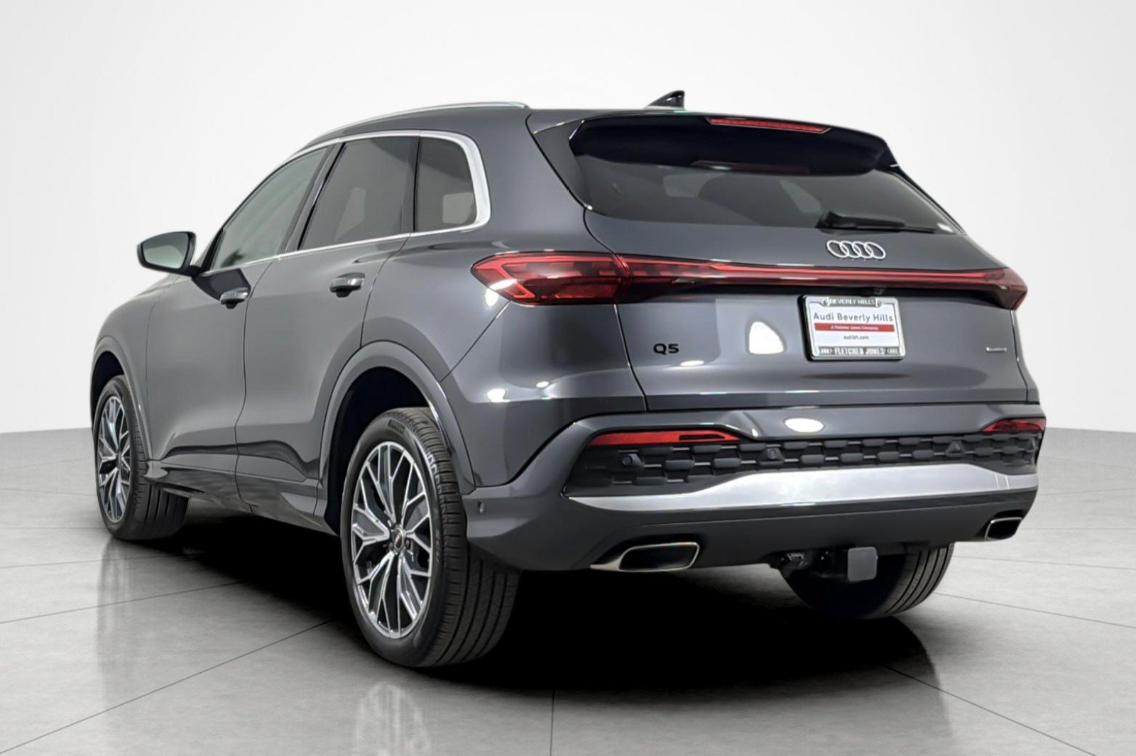 Used 2025 Audi Q5 Premium Plus w/ Premium Plus AWD/4WD image 3