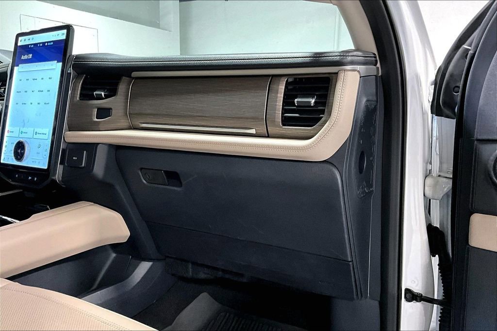 Used 2024 Ford Expedition Max Limited image 19