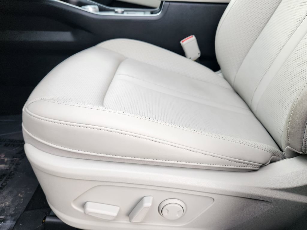 Certified 2025 Kia Sorento EX image 10