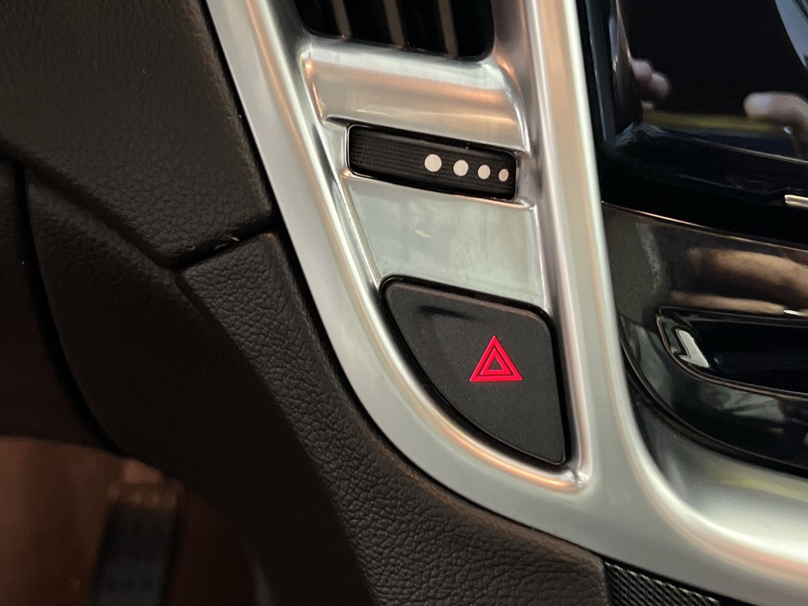 Used 2015 Cadillac SRX FWD image 34
