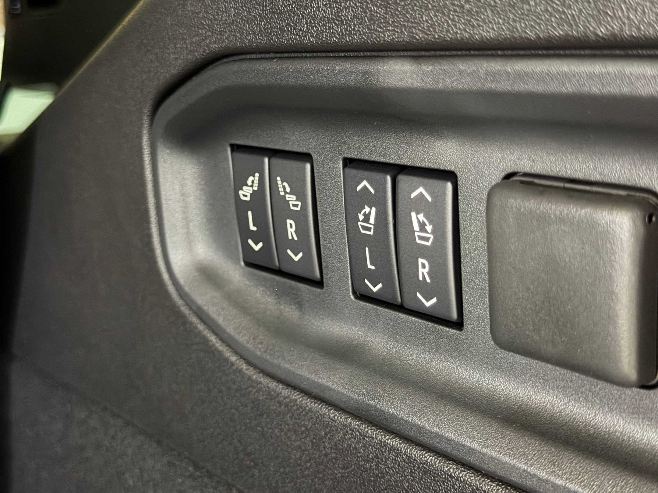 New 2026 Cadillac Vistiq Sport image 17