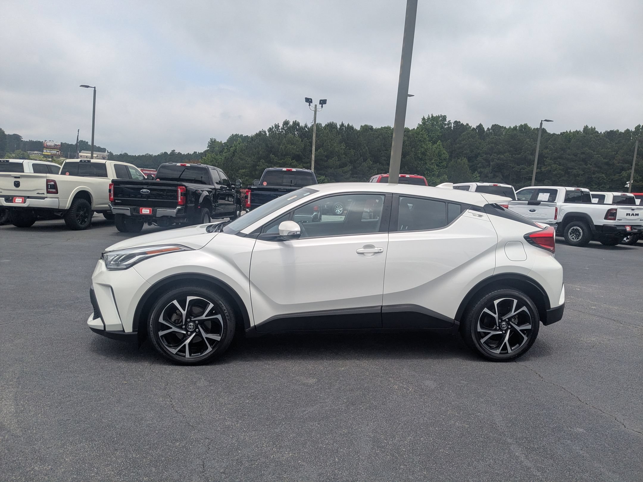 Used 2021 Toyota C-HR XLE FWD image 8