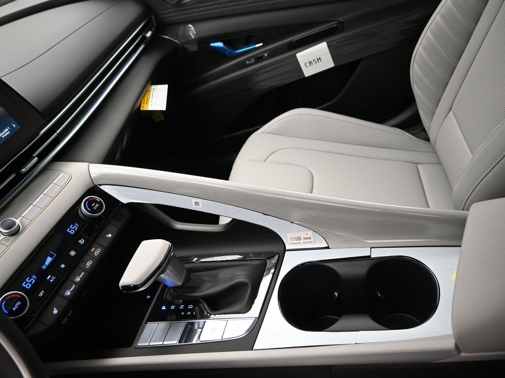 Certified 2025 Hyundai Elantra Limited image 21