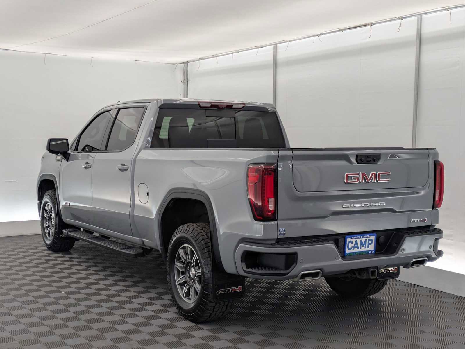 Used 2024 GMC Sierra 1500 AT4 w/ Technology Package AWD/4WD image 4