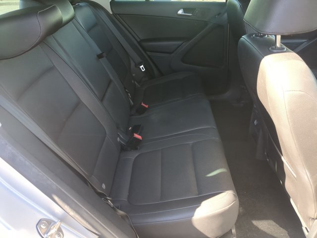 Used 2014 Volkswagen Tiguan SE FWD image 18
