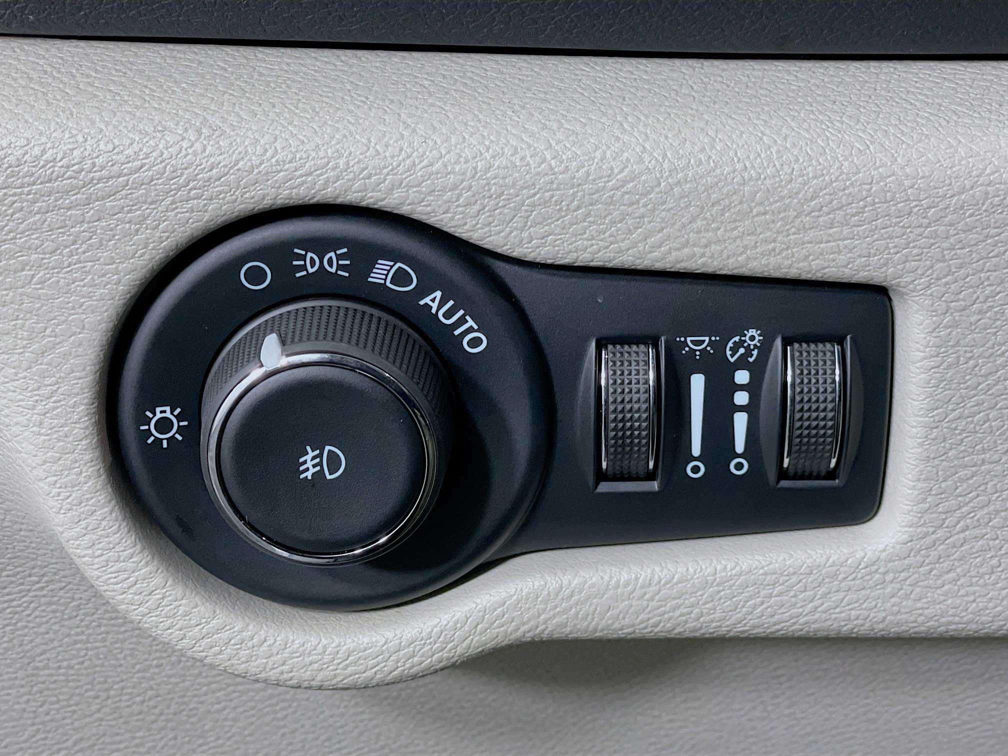 Used 2024 Chrysler Pacifica Touring-L image 17