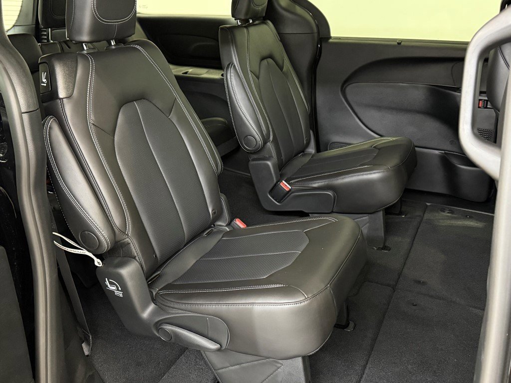 New 2026 Chrysler Voyager LX image 13
