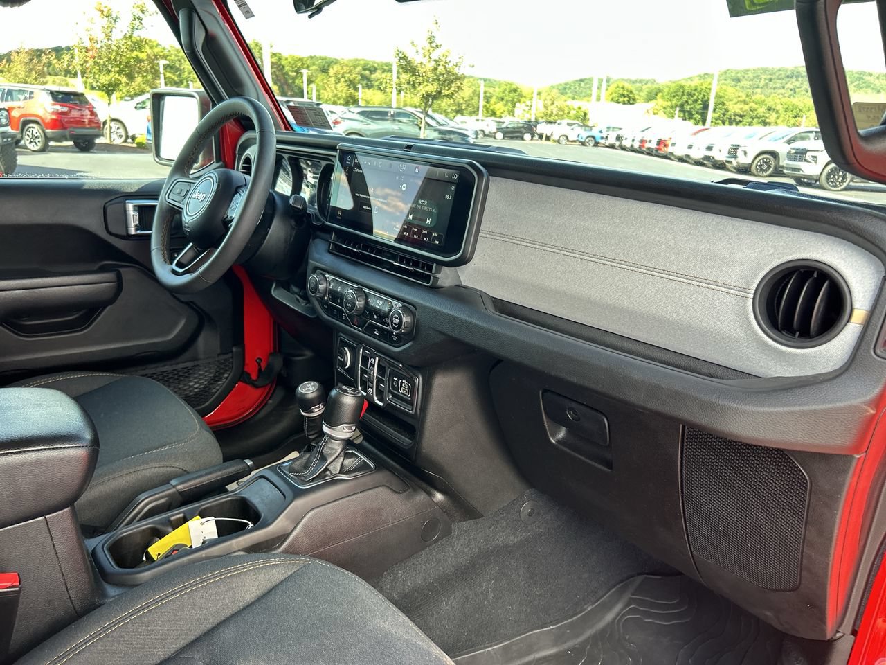 Used 2024 Jeep Wrangler Unlimited w/ Convenience Group AWD/4WD image 15