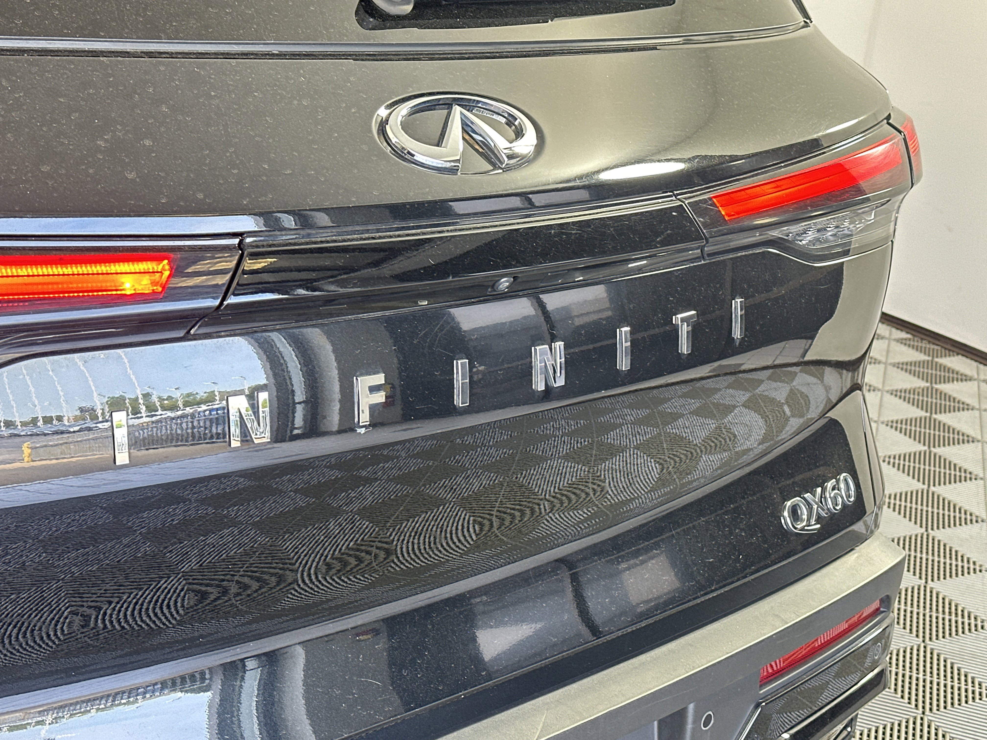 Used 2023 INFINITI QX60 Pure image 17