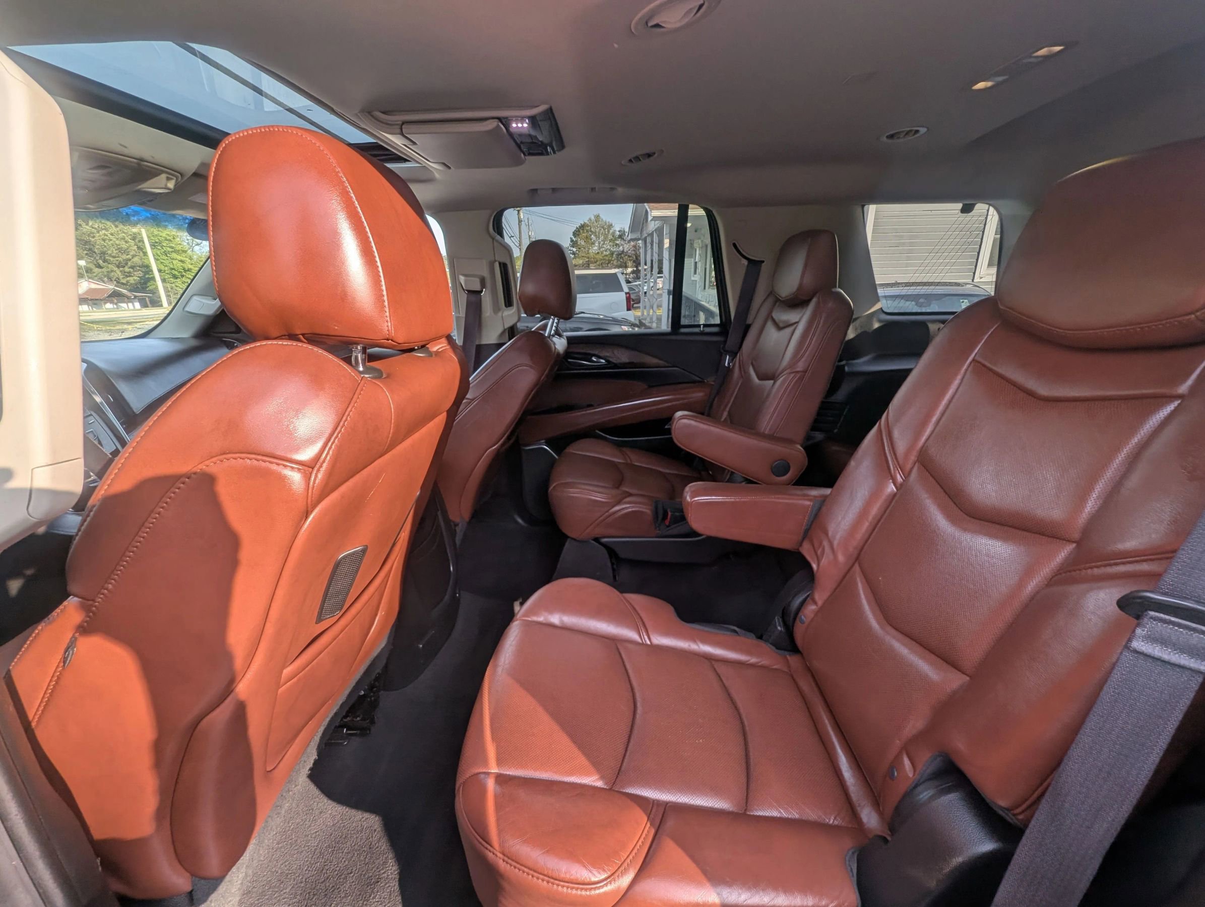Used 2016 Cadillac Escalade Luxury image 40