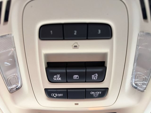 Used 2023 Buick Envision Avenir AWD/4WD image 30