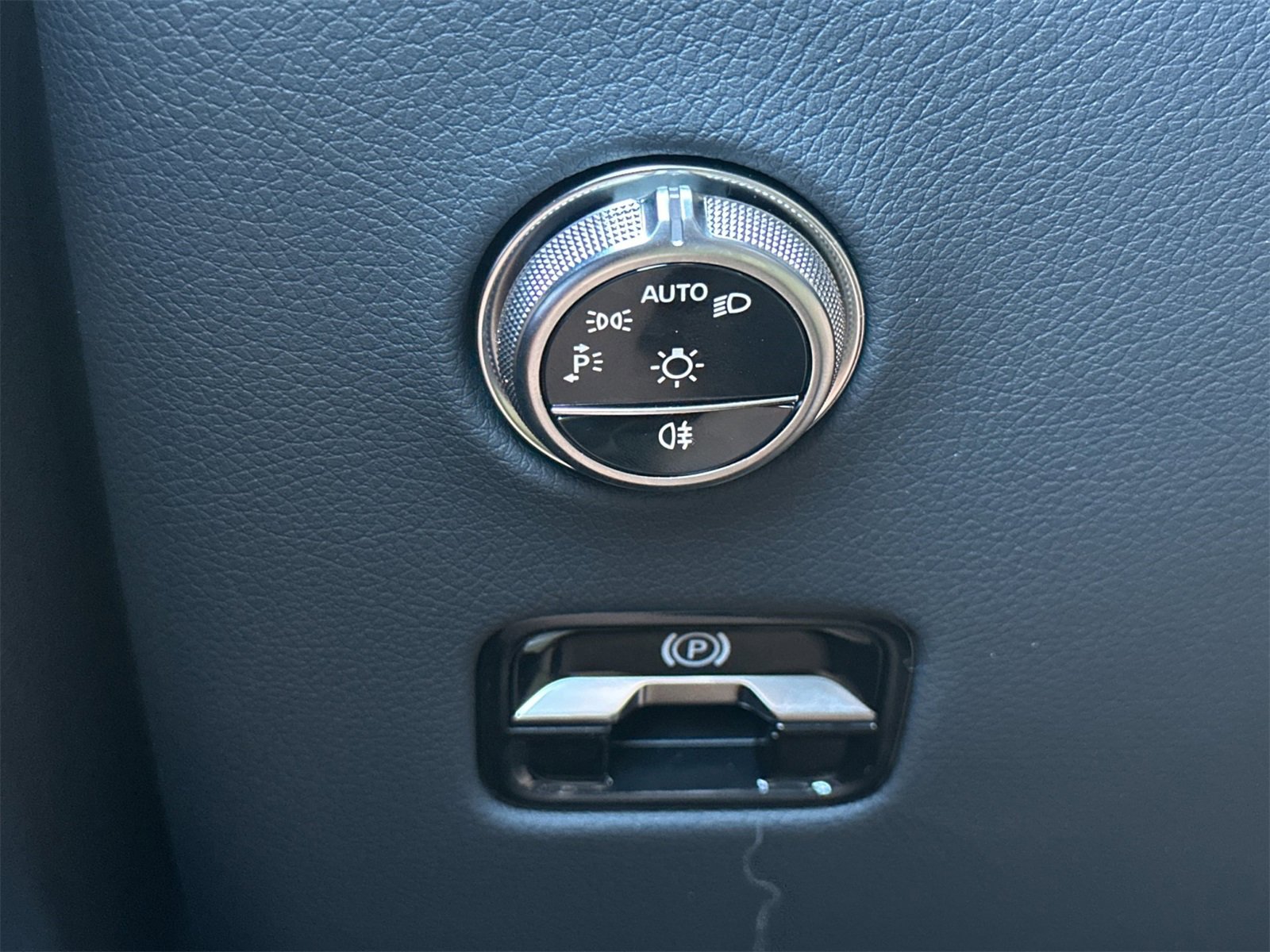 New 2025 Mercedes-Benz GLC 300 4MATIC image 31