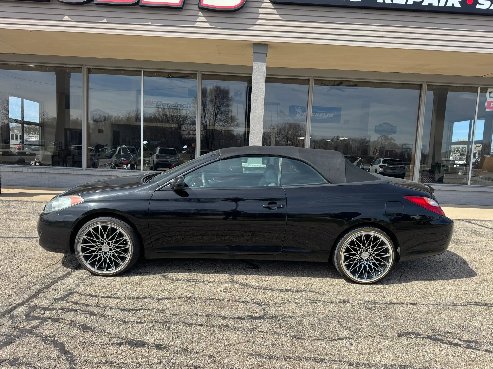 Used 2006 Toyota Solara SLE image 2