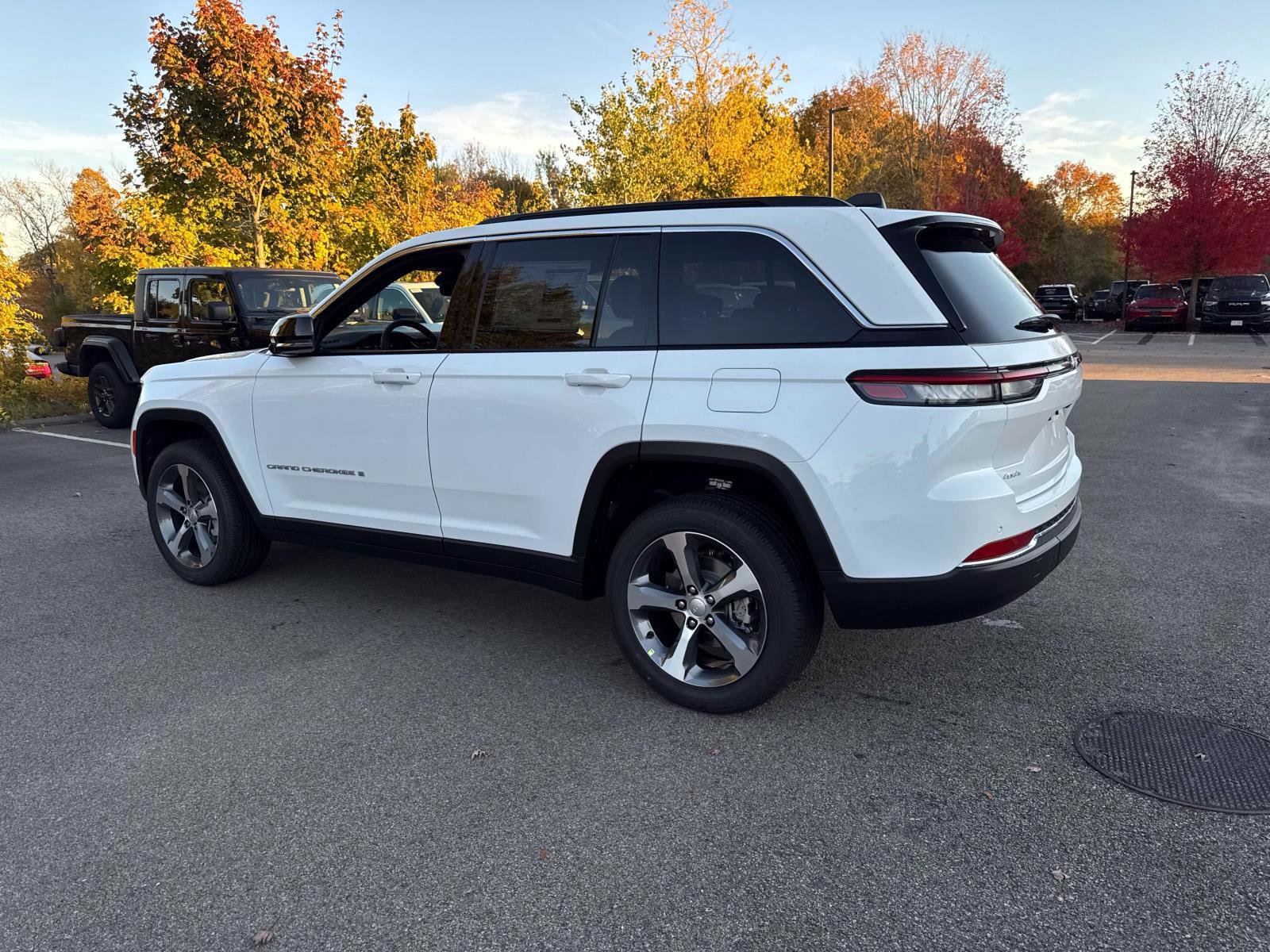 New 2025 Jeep Grand Cherokee Limited image 3