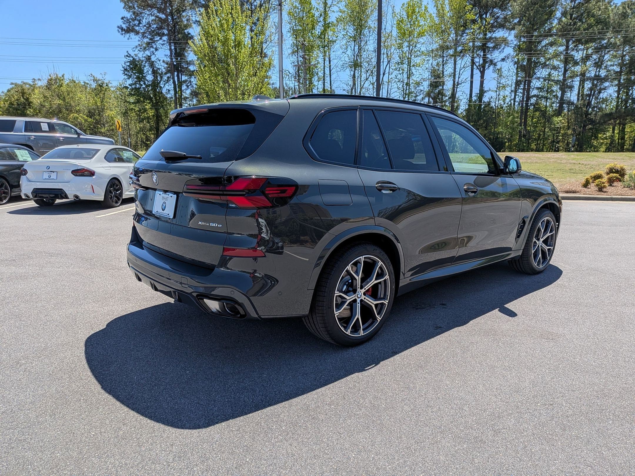 New 2026 BMW X5 xDrive50e w/ M Sport Package AWD/4WD image 3