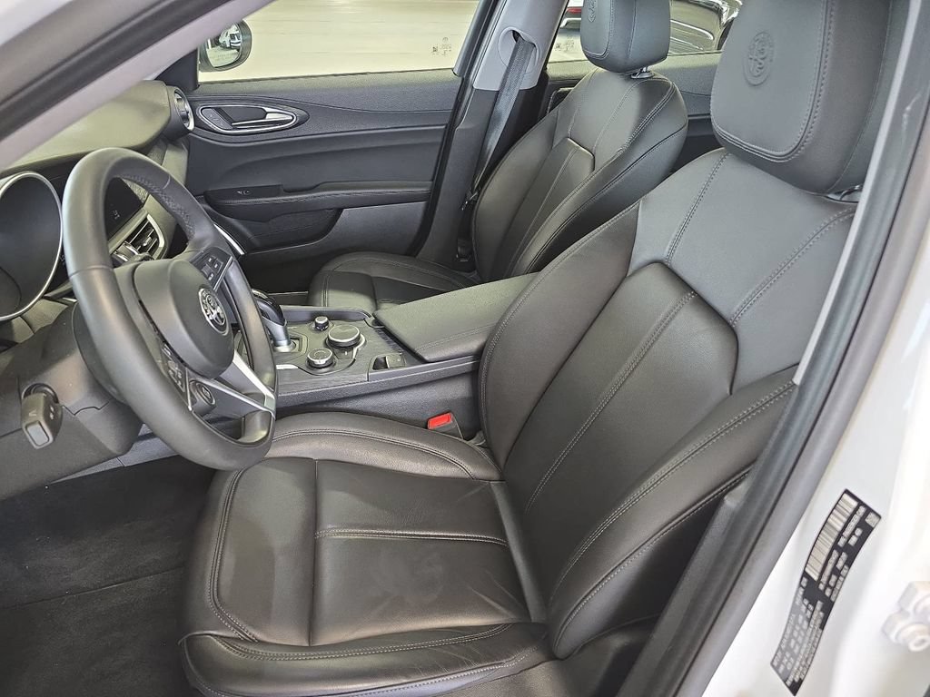 Used 2019 Alfa Romeo Giulia AWD image 5