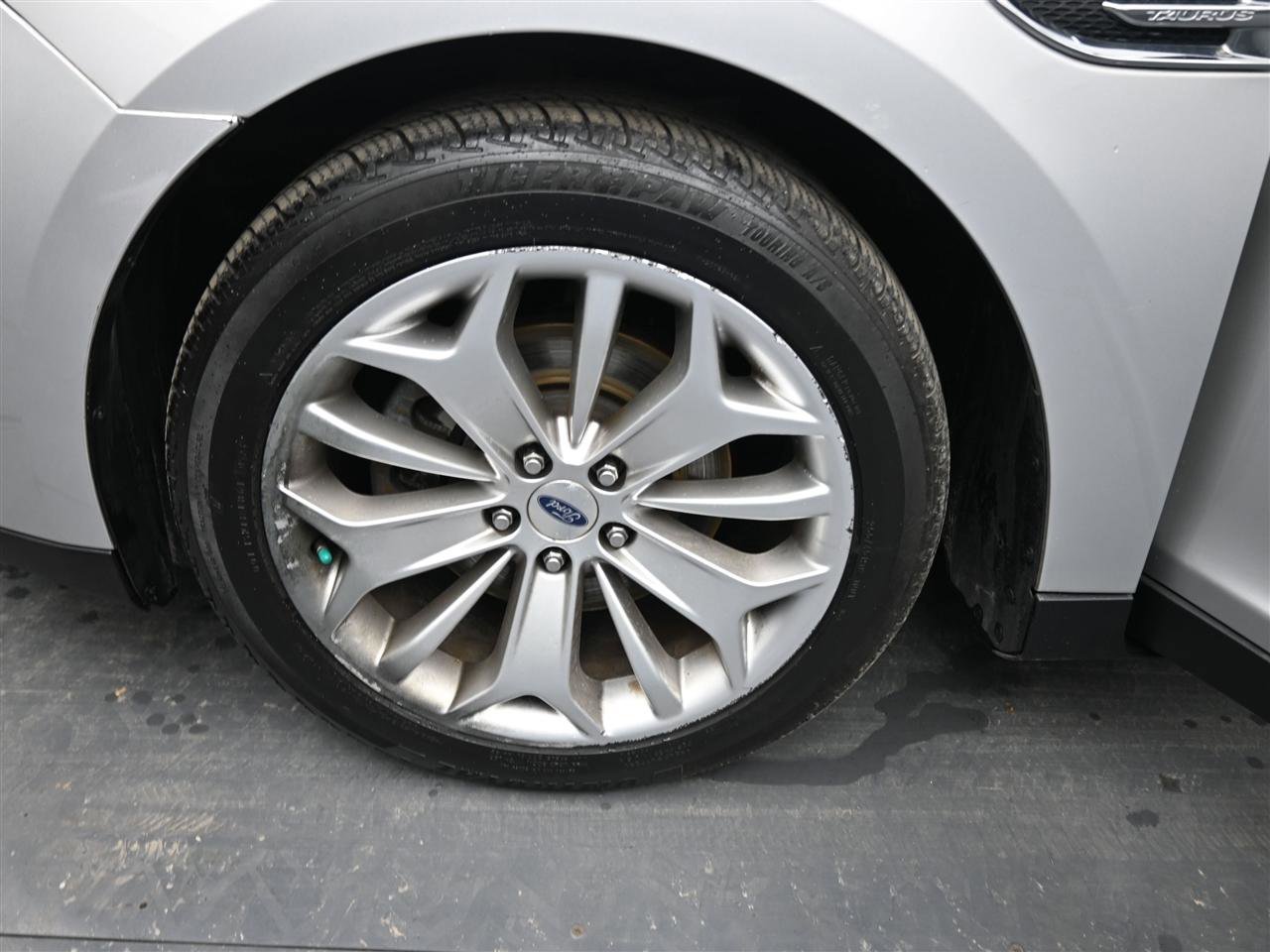 Used 2018 Ford Taurus Limited FWD image 18