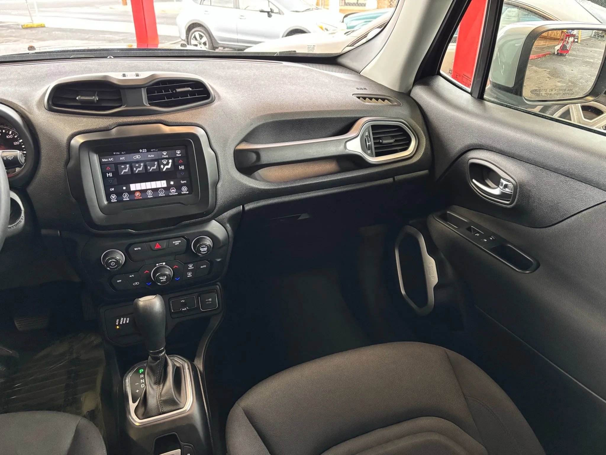 Used 2018 Jeep Renegade Latitude image 11
