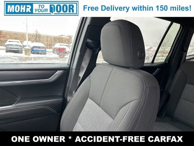 Used 2025 GMC Acadia Elevation image 24