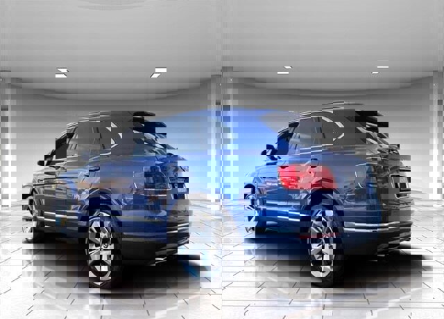 Used 2018 Bentley Bentayga Onyx Edition image 11