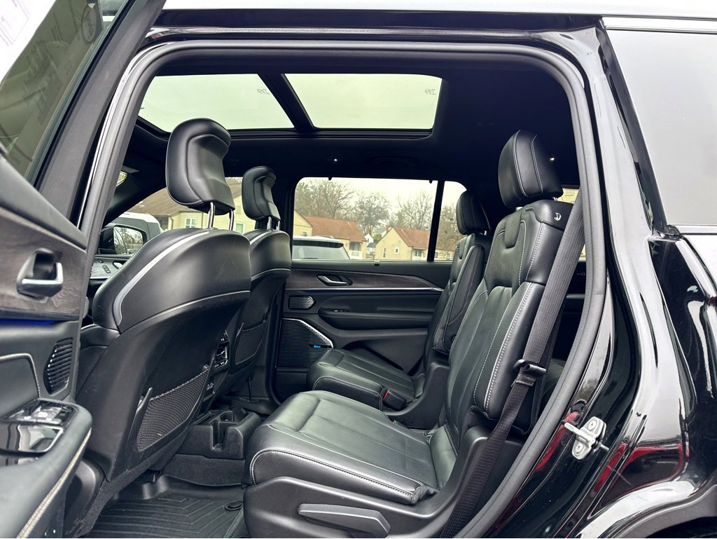 Used 2022 Jeep Grand Cherokee L Overland w/ Luxury Tech Group IV image 11